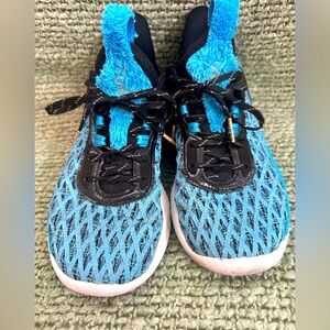 Boys size 6Y basketball shoes Curry Cookie Monster